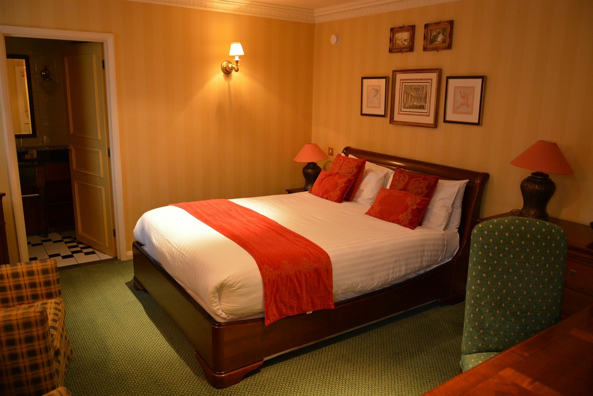 The George Hotel Колчестър Екстериор снимка